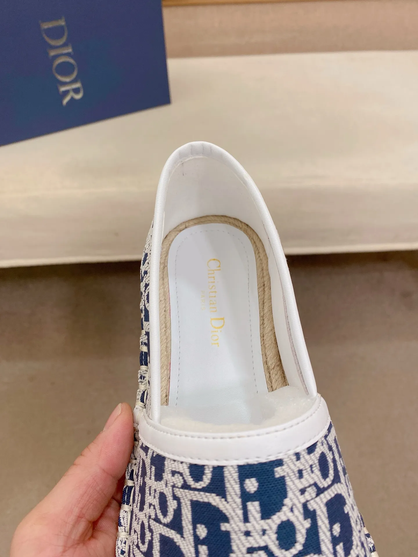 Factory price: 400💰High quality [Dior·Dior] 💫Men's latest slip-on Loaf casual shoes ✔️The original version is available at the counter simultaneously. 1:1 replica🏍️Fabrics: Italian imported fabrics, pure hand-drawn threads, raw rubber breathable and non-slip outsole, lining breathable and comfortable lambskin, 100% comfortable density, original rubber outsole wear-resistant ✔️Code number: 38-44, you deserve it, (Note: 37, 45, 46 can be customized, non-refundable and non-exchangeable)